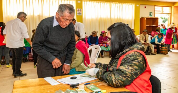 Midis a través de Pensión 65 despliega “carritos y avioncitos pagadores” en 240 localidades alejadas de 16 departamentos del país