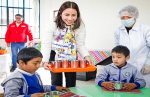 Ministra Lesly Shica prioriza la seguridad alimentaria con la atención de más de 67 mil colegios en el país