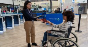 Migraciones inicia marcha blanca de control migratorio móvil con tabletas biométricas en el Jorge Chávez