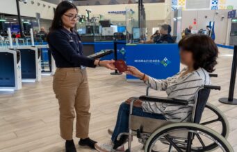 Migraciones inicia marcha blanca de control migratorio móvil con tabletas biométricas en el Jorge Chávez