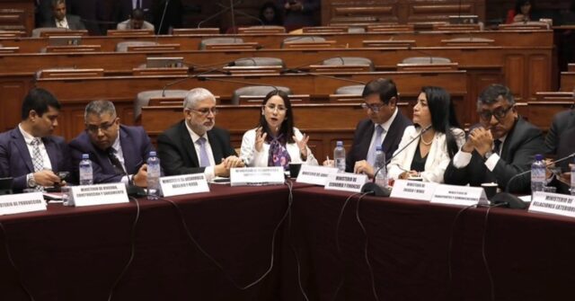 MINISTRA MIDIS EN CONGRESO