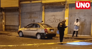 Delincuentes abren fuego contra policías tras robar auto a pareja en Los Olivos