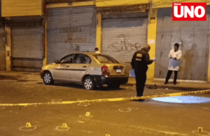 Delincuentes abren fuego contra policías tras robar auto a pareja en Los Olivos