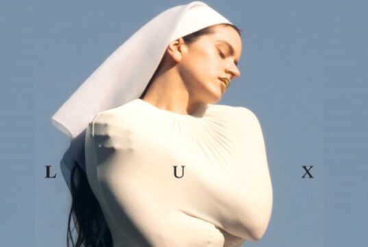 La cantante, compositora y productora Rosalía, ganadora del premio Grammy®, lanza su nuevo álbum Lux