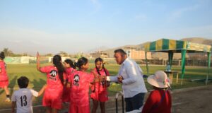 Gonzalo Trujillo Rosales candidato a la alcaldía de Casma alienta equipo de fútbol femenino(VIDEO)