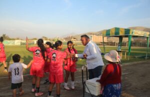 Gonzalo Trujillo Rosales candidato a la alcaldía de Casma alienta equipo de fútbol femenino(VIDEO)