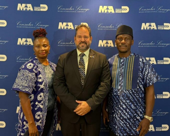 Su excelencia Frances Alghali, viceministra de Asuntos Exteriores y Cooperación Internacional de la República de Sierra Leona en Miami , Florida, EE.UU.