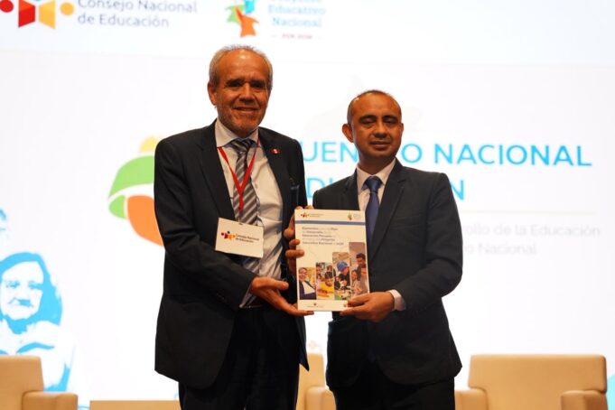 CNE entrega a la Asamblea Nacional de Gobiernos Regionales las prioridades educativas del país para el próximo quinquenio