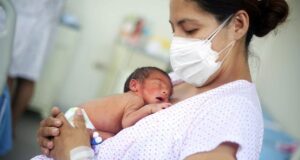 La leche materna beneficiosa para los recién nacidos y muy importante en los prematuros