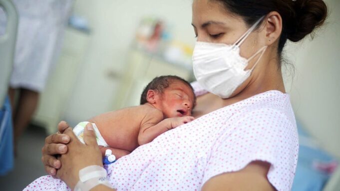 La leche materna beneficiosa para los recién nacidos y muy importante en los prematuros