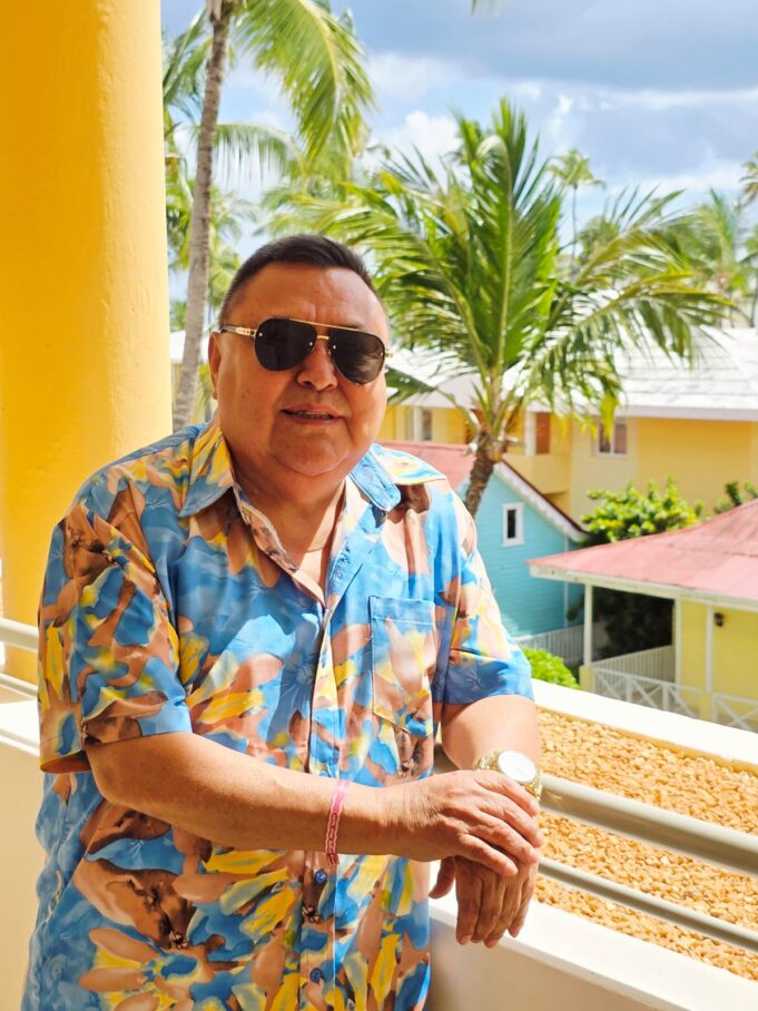 Rey Vico apaga sus 49 años como cantante