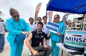 Pilotos del rally se convierten en embajadores de la salud en Villa El Salvador