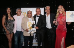 Julio Zevallos celebra 45 años de vida artística y lanza libro