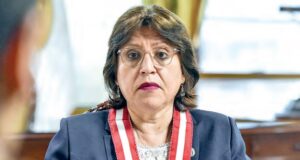 Espinoza hace pataleta: Fiscal Suprema destituida presiona por vía judicial para recuperar el cargo pese a cuestionamientso sobre su gestión