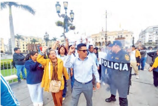 «Quieren asfixiar a EsSalud»: Gremios acusan a Fonafe de bloquear el presupuesto 2026