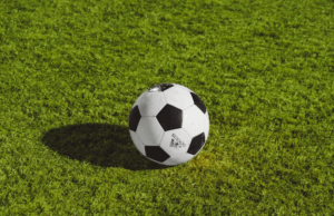 Advíncula rompe el silencio sobre su posible llegada a Alianza Lima