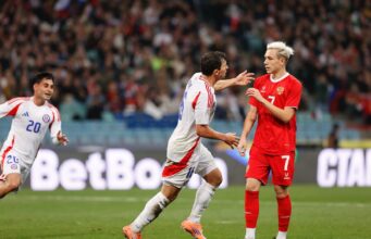 Chile derrotó a Rusia 2-0 en Sochi con goles de Suazo y Brereton. Martes juega ante Perú
