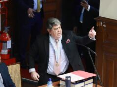 Ex congresista Torres Caro fue al Congreso y les dijo en su cara:“En el Congreso solo se hablan huevadas”