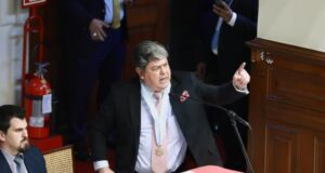 Ex congresista Torres Caro fue al Congreso y les dijo en su cara:“En el Congreso solo se hablan huevadas”