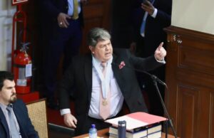 Ex congresista Torres Caro fue al Congreso y les dijo en su cara:“En el Congreso solo se hablan huevadas”