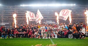 Universitario empató con Garcilaso 0-0 en celebración del Tricampeonato con su hinchada