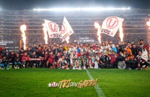 Universitario empató con Garcilaso 0-0 en celebración del Tricampeonato con su hinchada