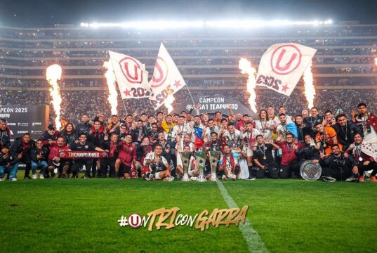 Universitario empató con Garcilaso 0-0 en celebración del Tricampeonato con su hinchada