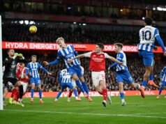 Arsenal firme en la punta de la Premier League tras ganarle en casa al Brighton 2-1