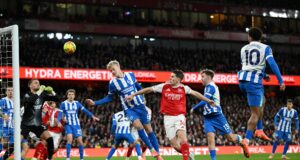 Arsenal firme en la punta de la Premier League tras ganarle en casa al Brighton 2-1