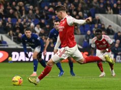 Arsenal mantiene liderazgo de la Premier League al superar 1-0 a Everton como visitante