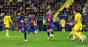 Líder Barcelona le ganó al Villarreal por 2-0 de visitante y mantuvo los cuatro puntos sobre el Real Madrid