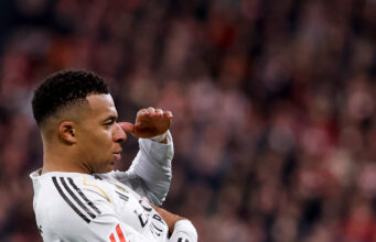 Real Maadrid goleó al Athletic Club 3-0 y sigue a un punto del líder Barcelona en la Liga de España