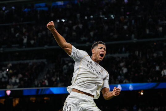 Real Madrid venció al Sevilla 2-0 y se acercó al líder Barcelona en la Liga de España