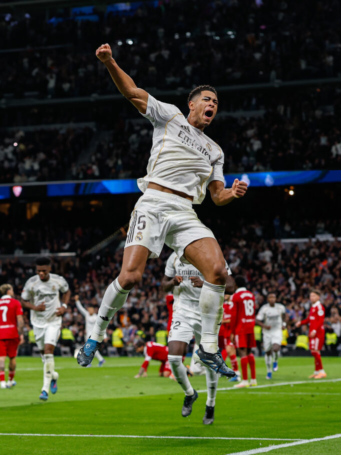 Real Madrid venció al Sevilla 2-0 y se acercó al líder Barcelona en la Liga de España