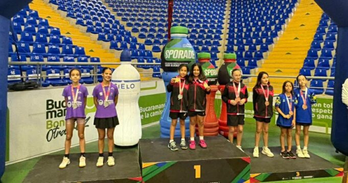 Hermanas Benítez son las campeonas sudamericanas de Bádminton en dobles en Bucaramanga
