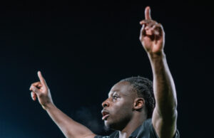 Manchester City se puso a dos del líder Arsenal con su triunfo de visita ante Fulham 5-4