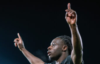 Manchester City se puso a dos del líder Arsenal con su triunfo de visita ante Fulham 5-4