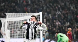Juventus venció a la Roma 2-1 de local y se acercó a los líderes del Calcio Italiano
