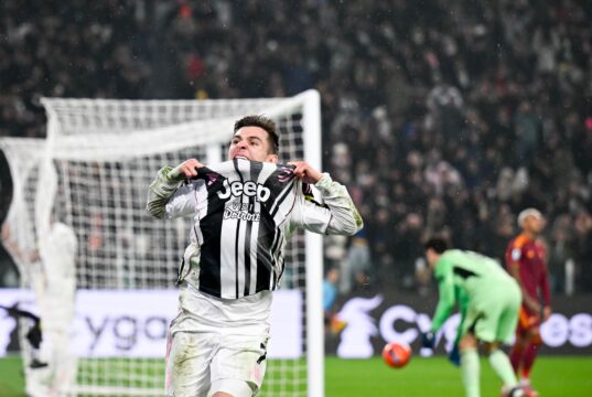 Juventus venció a la Roma 2-1 de local y se acercó a los líderes del Calcio Italiano