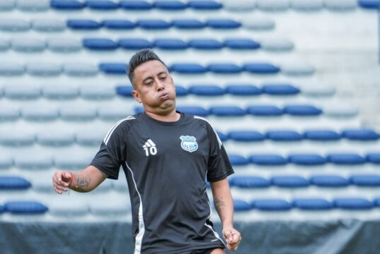 Christian Cueva rescindió contrato con Emelec de Guuayaquil. Su futuro estará en Juan Pablo II