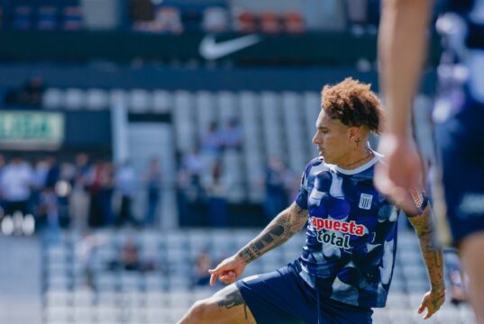 Paolo Guerrero señaló que no tiene nada que ver en la salida de Hernán Barcos de Alianza Lima