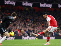 Arsenal goleó al Aston Villa 4-1 y se afianzó en la punta de la Premier League