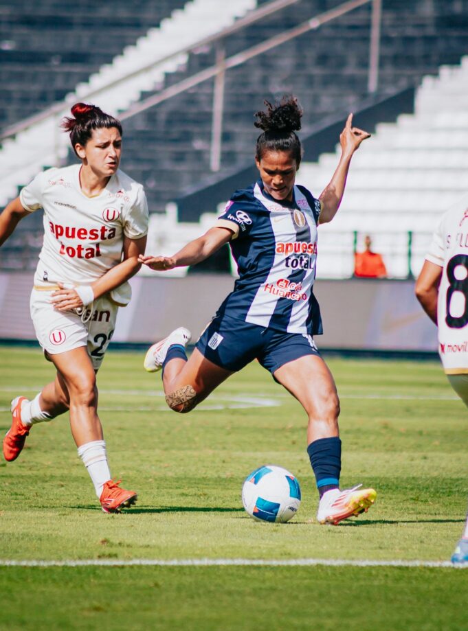 Alianza Lima ganó la primera final del fútbol femenino a Universitario 3-1 en Matute