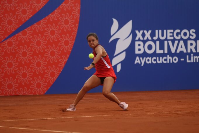 Lucciana Pérez avanzó a los cuartos de final en el tenis de los Juegos Bolivarianos Ayacucho-Lima 2025