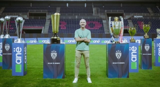 Este lunes será presentado español Javier Rabanal como entrenador de Universitario