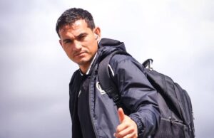 Jairo Vélez deja Universitario y jugará por Alianza Lima la temporada 2026