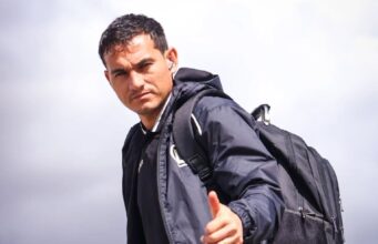 Jairo Vélez deja Universitario y jugará por Alianza Lima la temporada 2026