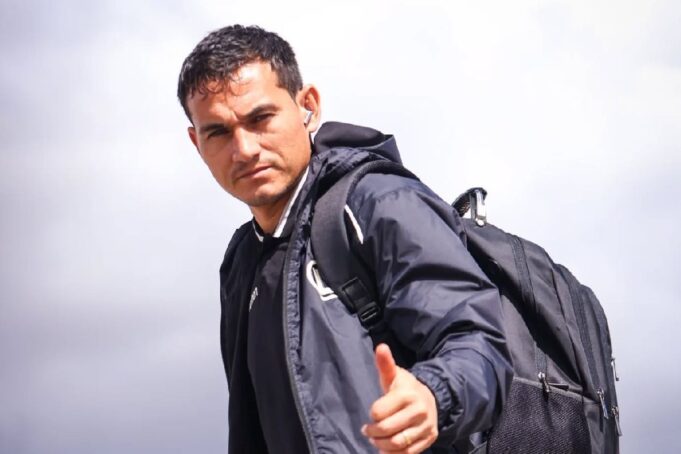 Jairo Vélez deja Universitario y jugará por Alianza Lima la temporada 2026