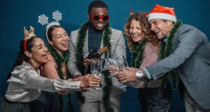 Cómo comportarte en las fiestas de fin de año: guía esencial para mantener la imagen profesional