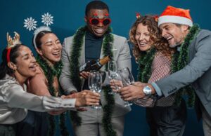 Cómo comportarte en las fiestas de fin de año: guía esencial para mantener la imagen profesional